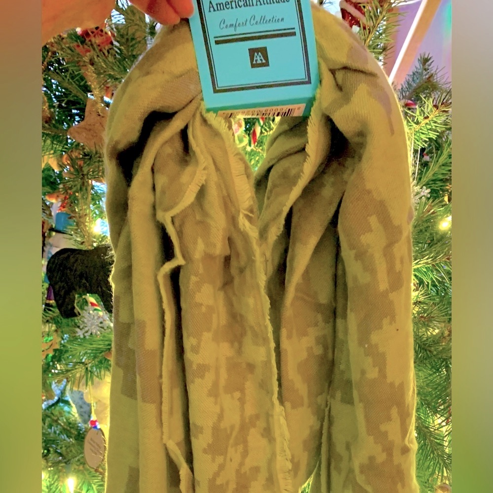 American Attitude 100% Acrylic Scarf 2-tone lime chartreuse green & gray green